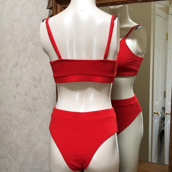 NWOT Women’s 2 piece bikini. Size M. Red textured ribbed. Adjustable straps. - Picture 11 of 12